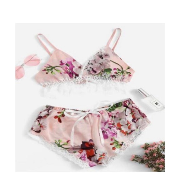 FLORAL LACE POLYESTER SLEEPWEAR SET - Picture 2 of 4